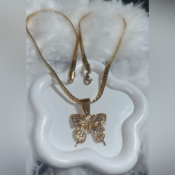18k gold plated Butterfly Pendant Necklace stainless steel - Picture 2 of 2